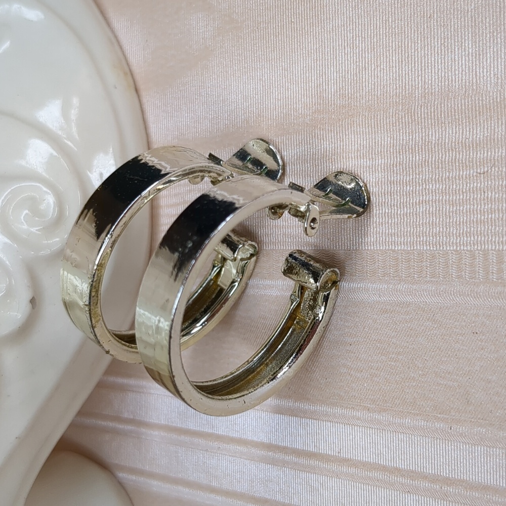 Vintage 60s Minimalist Silver Hoop Earrings Chunky Chrome Clip-on Pat Pend